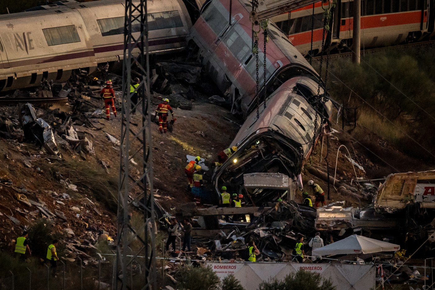 Cu ce viteză circula trenul implicat în tragedia feroviară din Spania, în momentul coliziunii. Ce arată raportul preliminar
