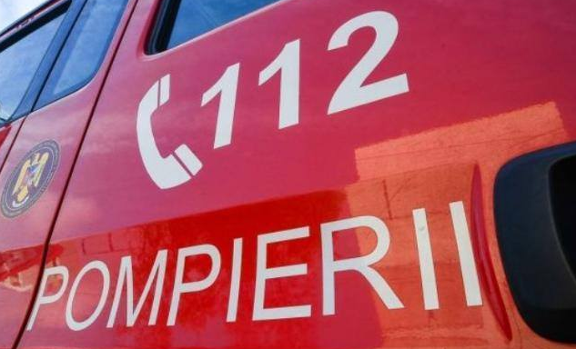 Peste 40 de persoane au fost evacuate dintr-un bloc din Mediaș în care a izbucnit un incendiu