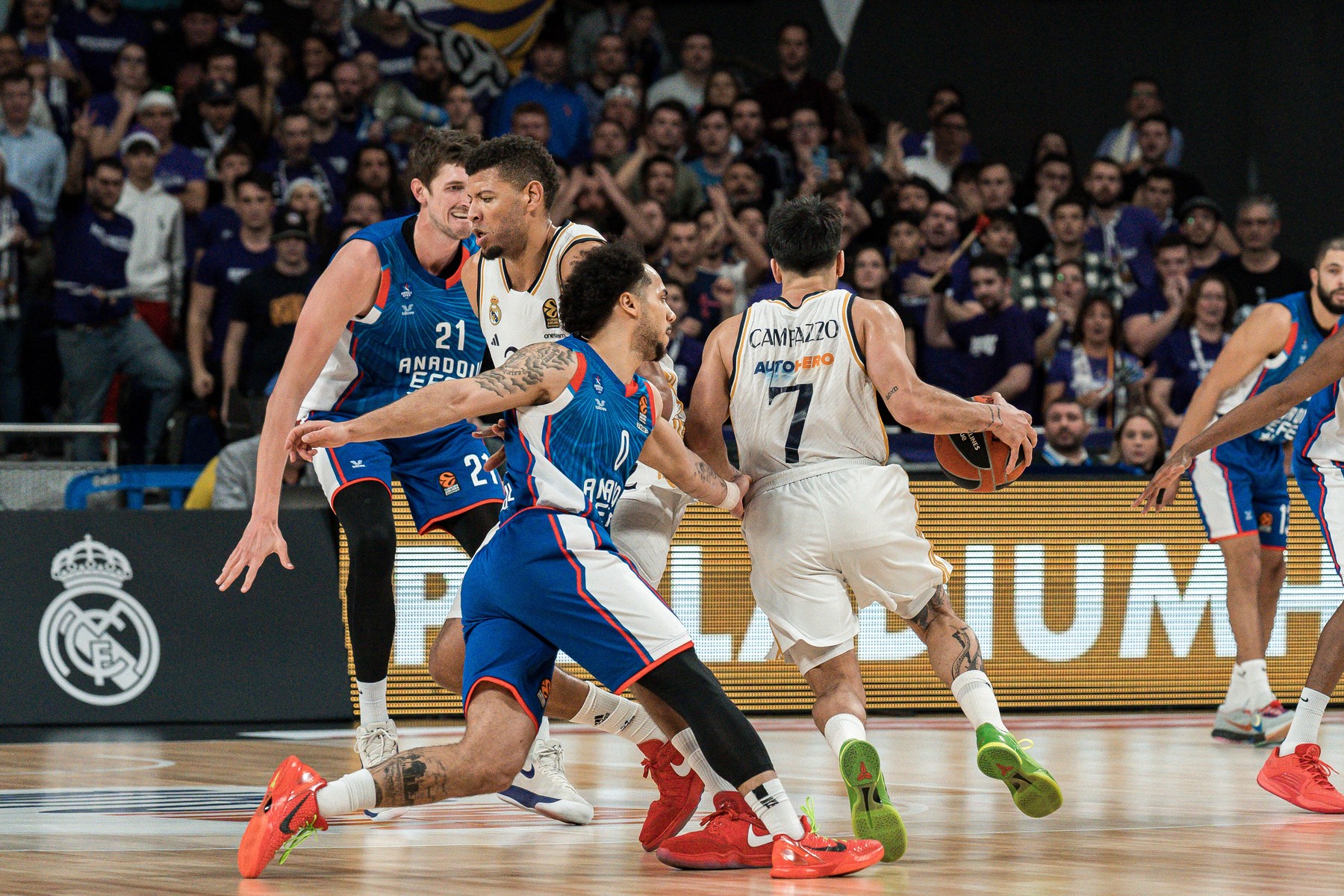 Real Madrid - Efes 130-126. ”Dumnezeule! Ireal! Incredibil! Magnific! Lumea plânge!”. Au fost 4 reprize de prelungiri