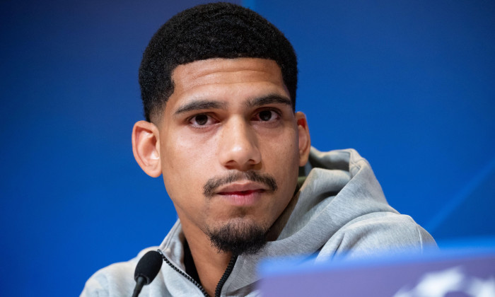 Munich, Germany. 12th Sep, 2022. Soccer: Champions League, Bayern Munich - FC Barcelona, Group stage, Group C, Matchday 2. FC Barcelona press conference at the Allianz Arena. Ronald Araujo of Barcelona sits on the podium. Credit: Sven Hoppe/dpa/Alamy Live