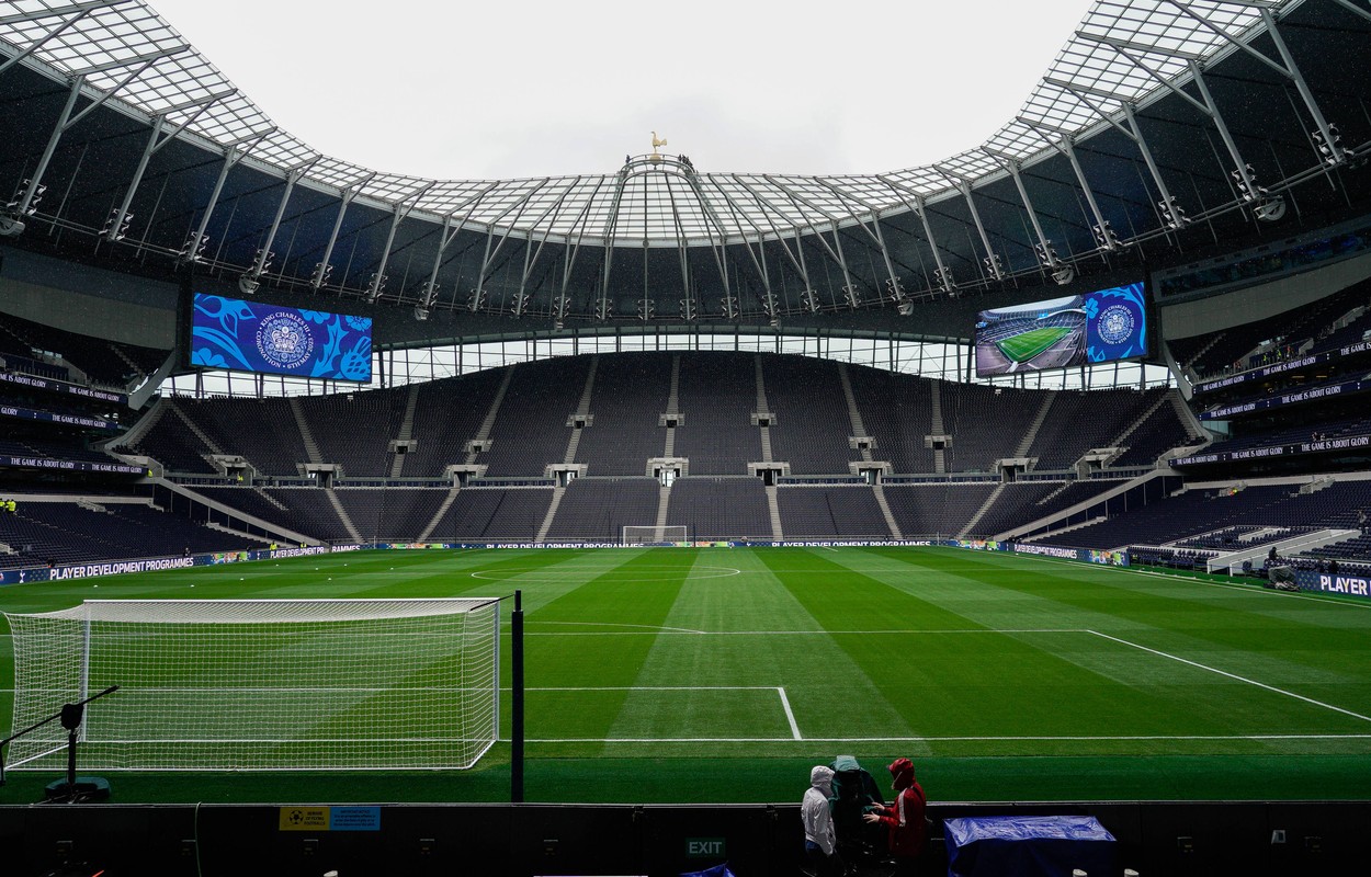 Ce s-a întâmplat la stadionul lui Tottenham înaintea meciului cu Nottingham Forest