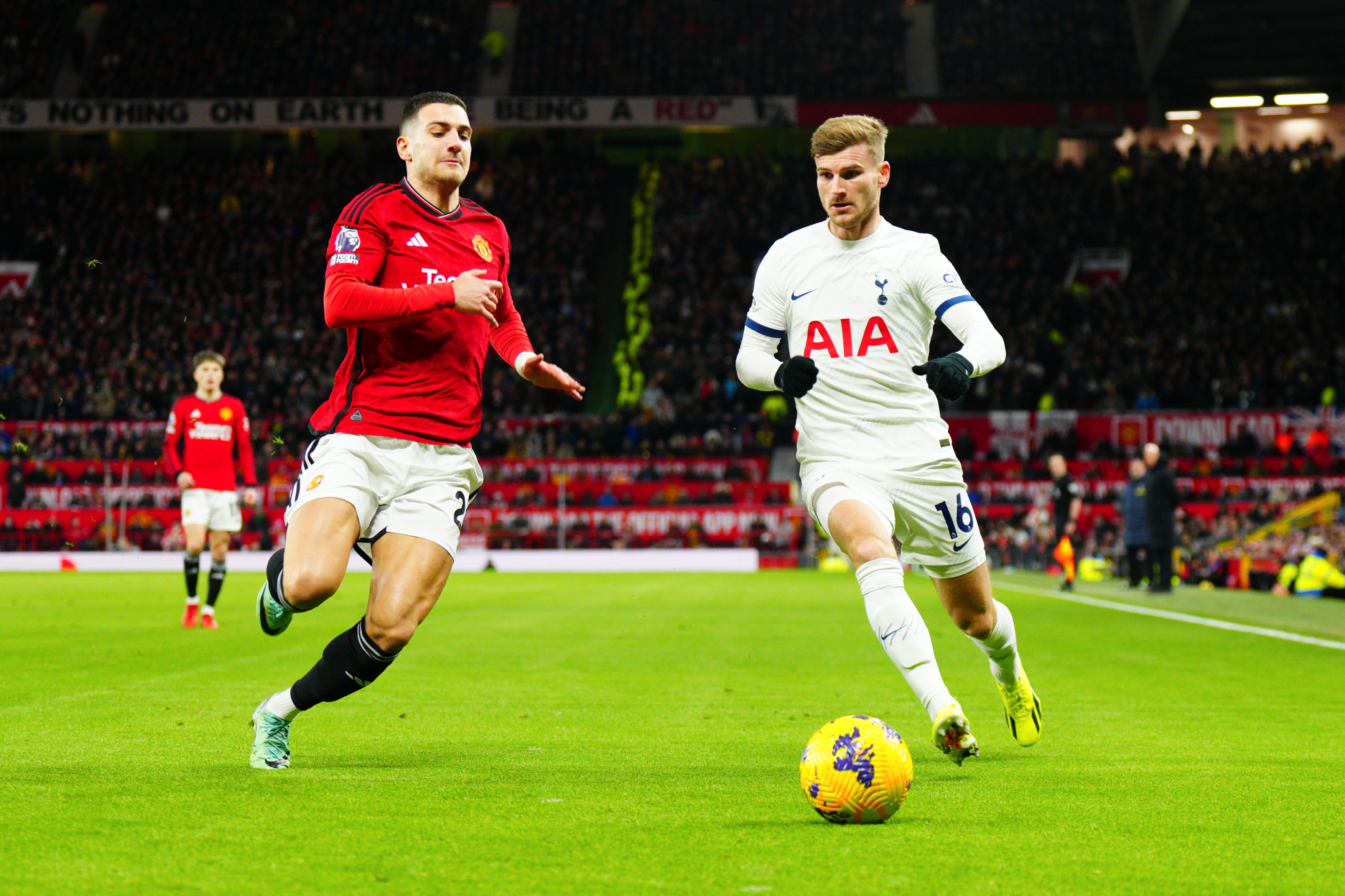 Manchester United - Tottenham 2-2. Radu Drăgușin a debutat oficial pentru noua sa echipă