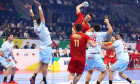 Torwurf von Iosif Andrei Buzle (Rumaenien) Rumaenien vs Spanien, Handball, Maenner, EHF Euro 2024, Gruppe B, 2. Spieltag
