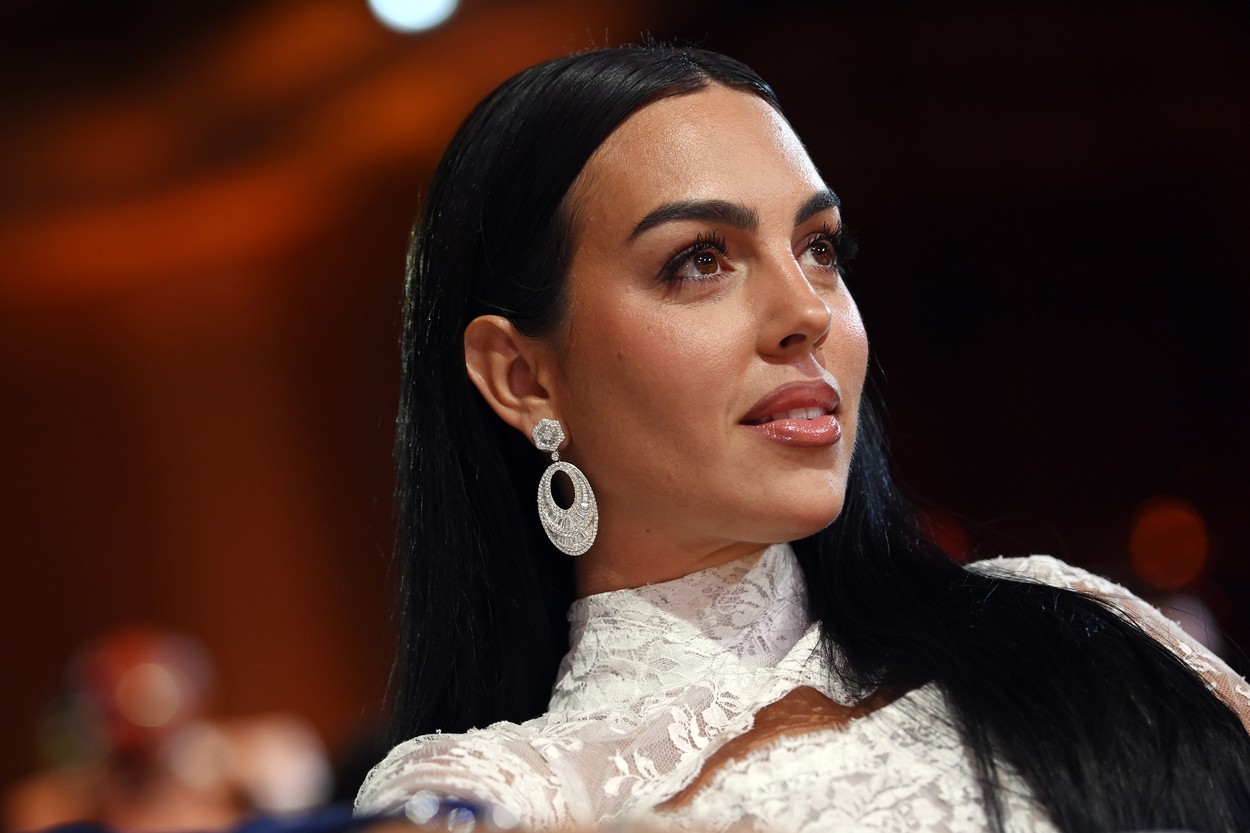 Toate privirile pe Georgina Rodriguez. Cum a apărut la gala Globe Soccer Awards