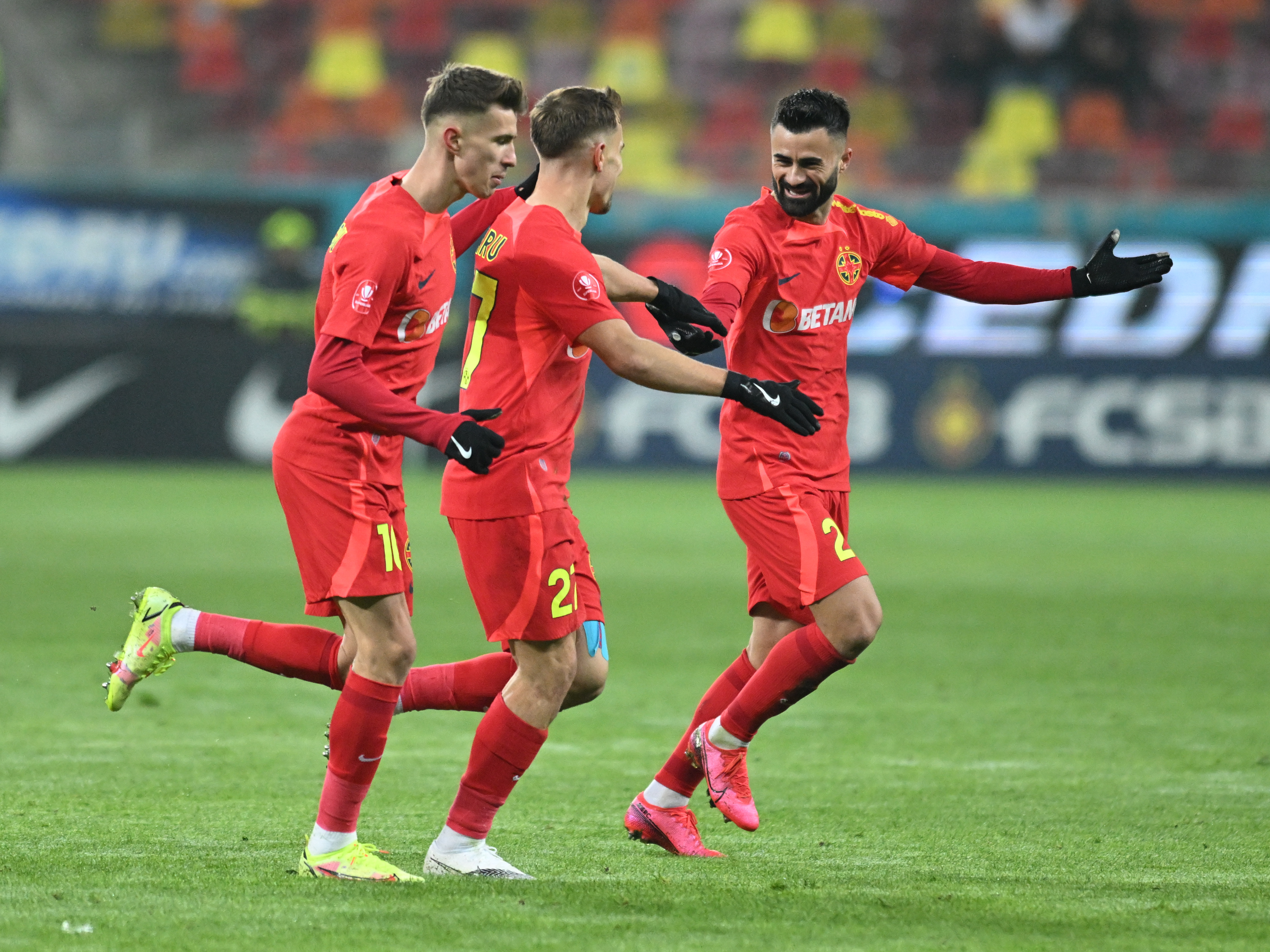 FCSB - UTA 2-0, ACUM, pe DGS 1. Darius Olaru, ”dublă” de senzație în doar două minute