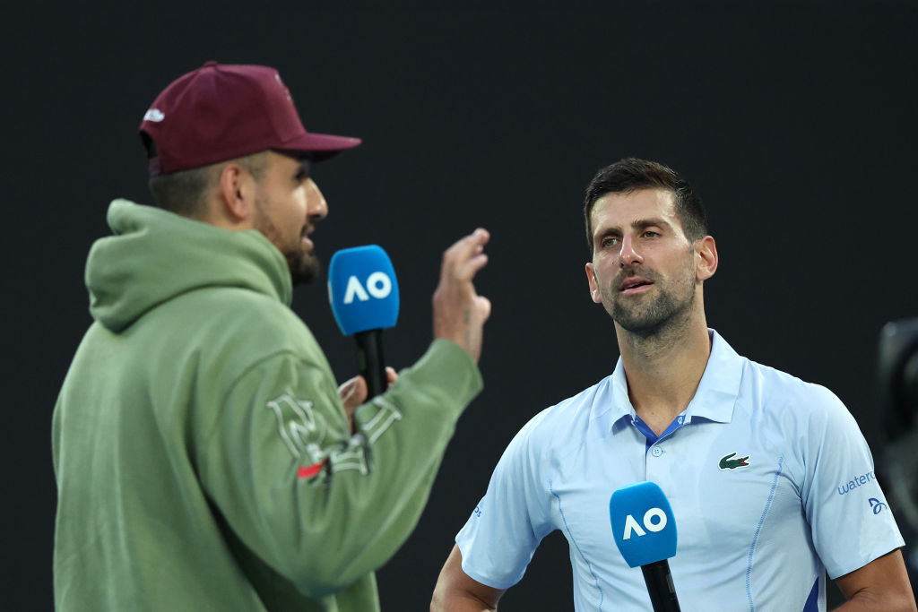 După gesturile făcute în timpul meciului, Djokovic l-a întâlnit față în față pe Kyrgios, la final