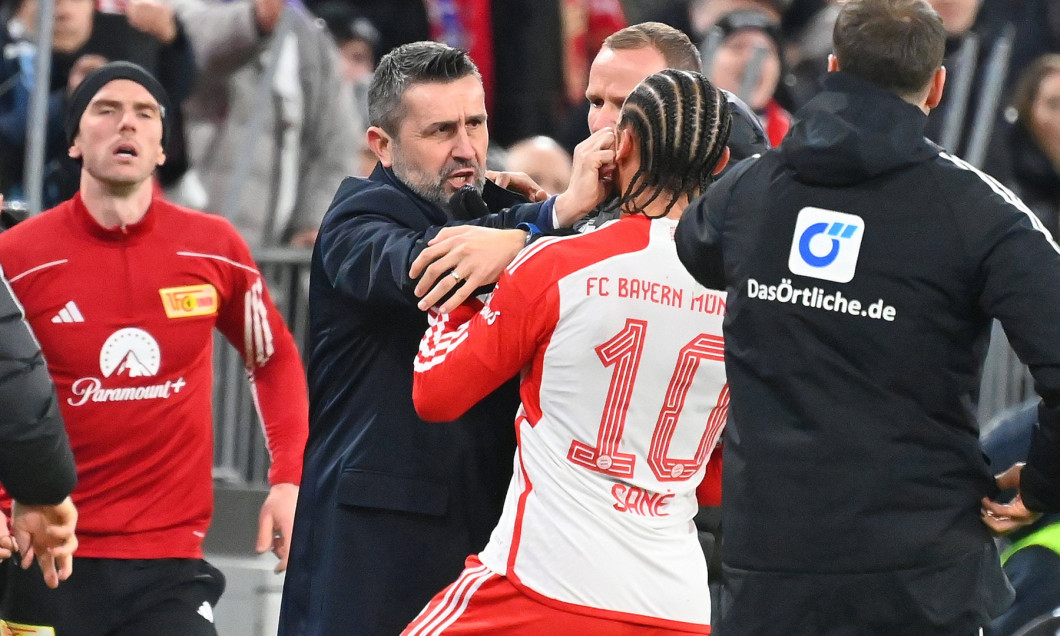 Rangelei,Streit,Handgreiflichkeit zwischen Leroy SANE (Bayern Muenchen) und Nenad BJELICA (Trainer Union Berlin), der da