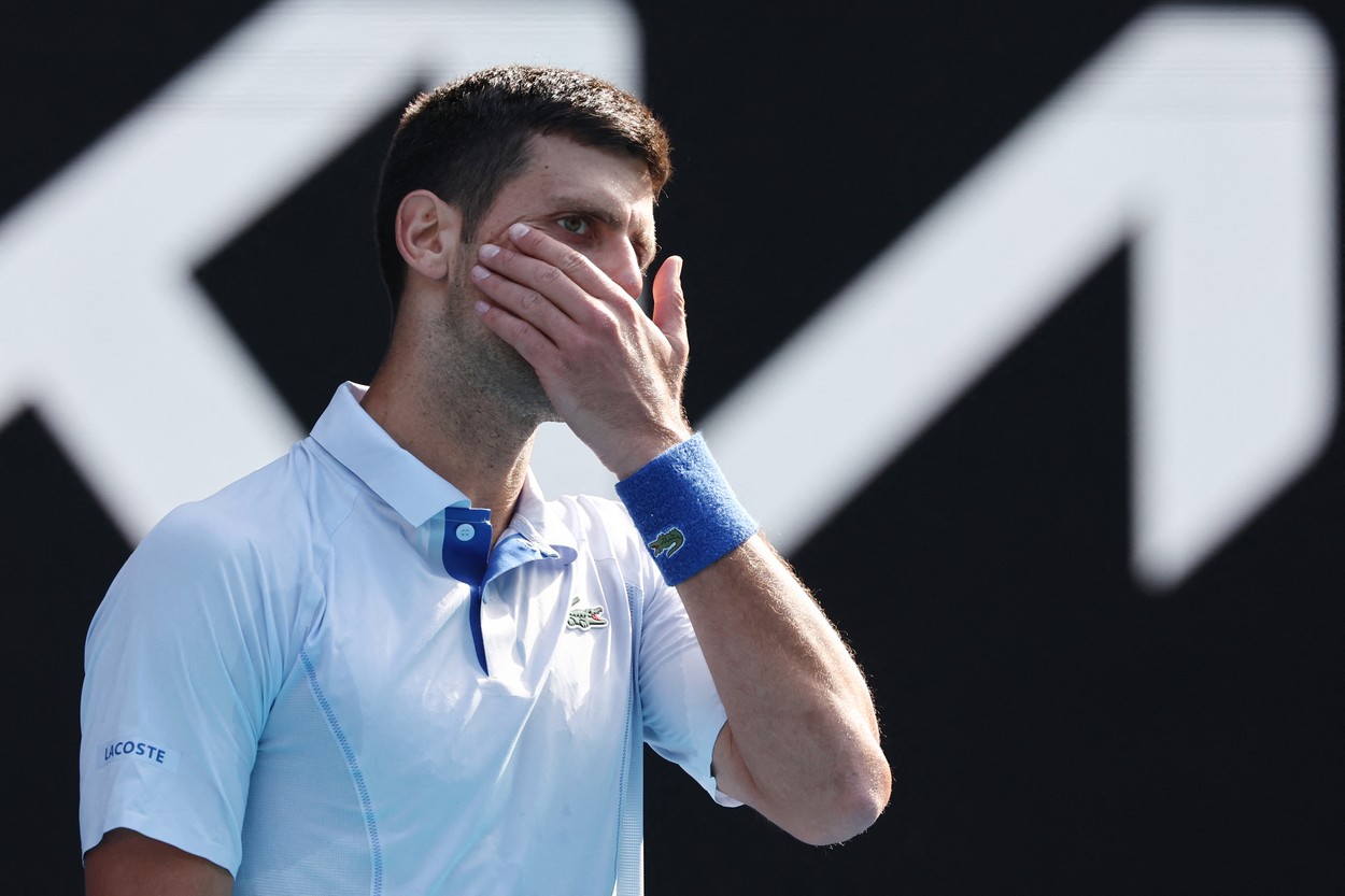 Novak Djokovic a arătat telefonul fără să vrea. Cu cine a vorbit sârbul după eliminarea de la Australian Open