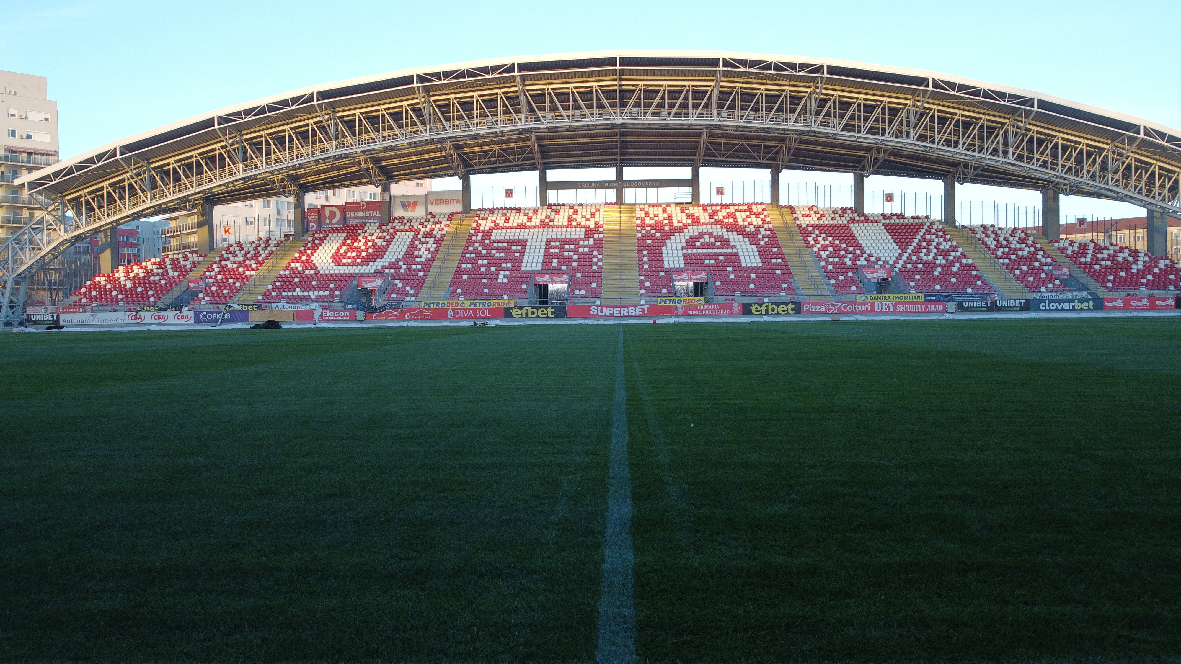 UTA Arad se întoarce ”acasă”. Elevii lui Mircea Rednic au făcut primul antrenament pe noul stadion