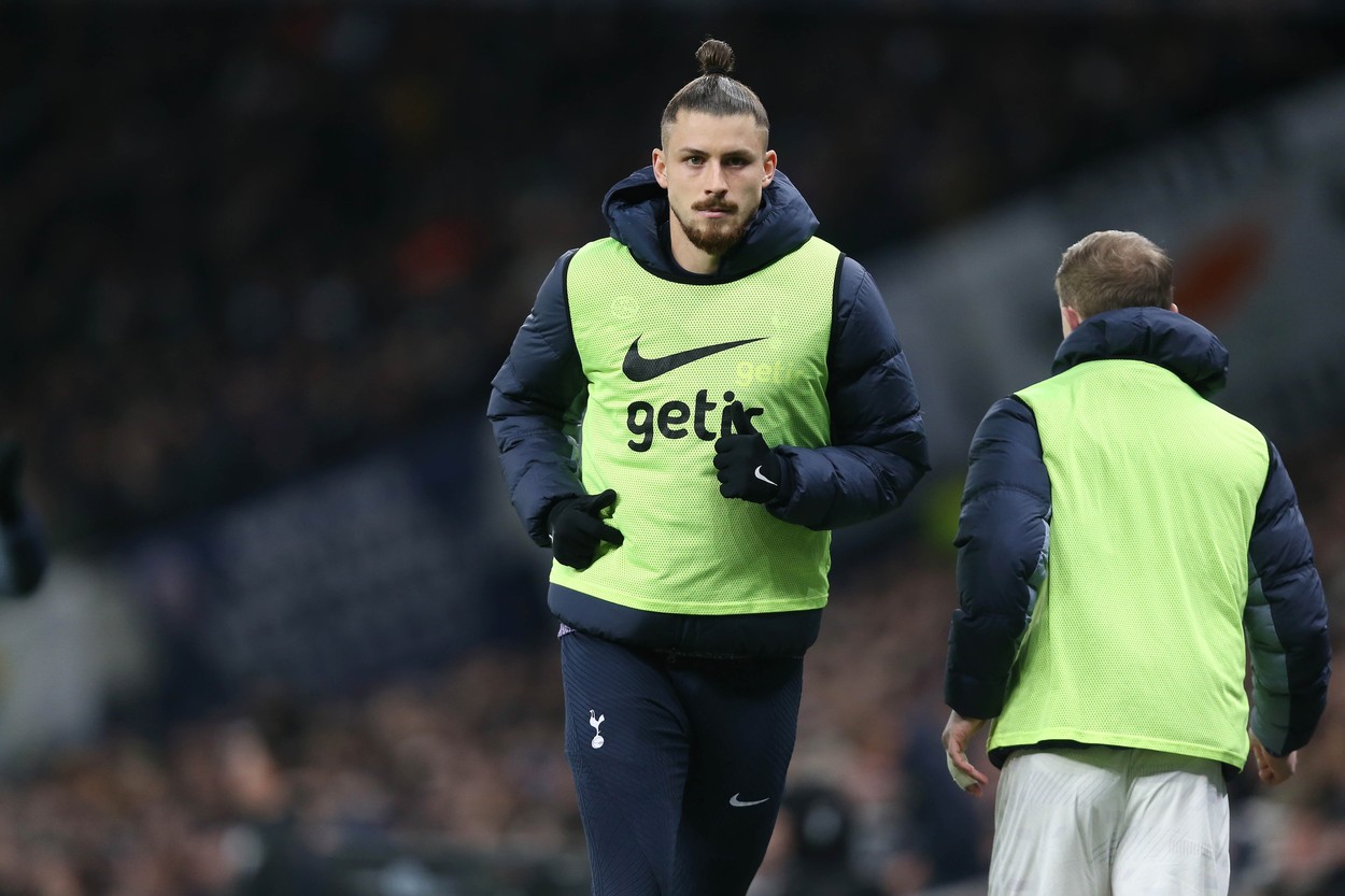 Suporterii lui Tottenham au ”explodat” pe rețelele sociale, după ce Radu Drăgușin a fost din nou rezervă: ”Ce a greșit?”