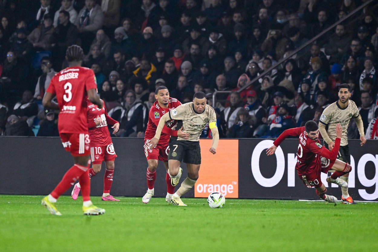 PSG - Brest 2-2. Campioana Franței, egalată printr-un gol cu călcâiul