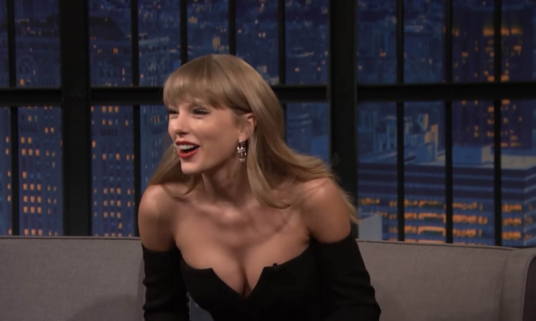Taylor Swift makes an appearance on US TV chat show "Late Night with Seth Meyers"