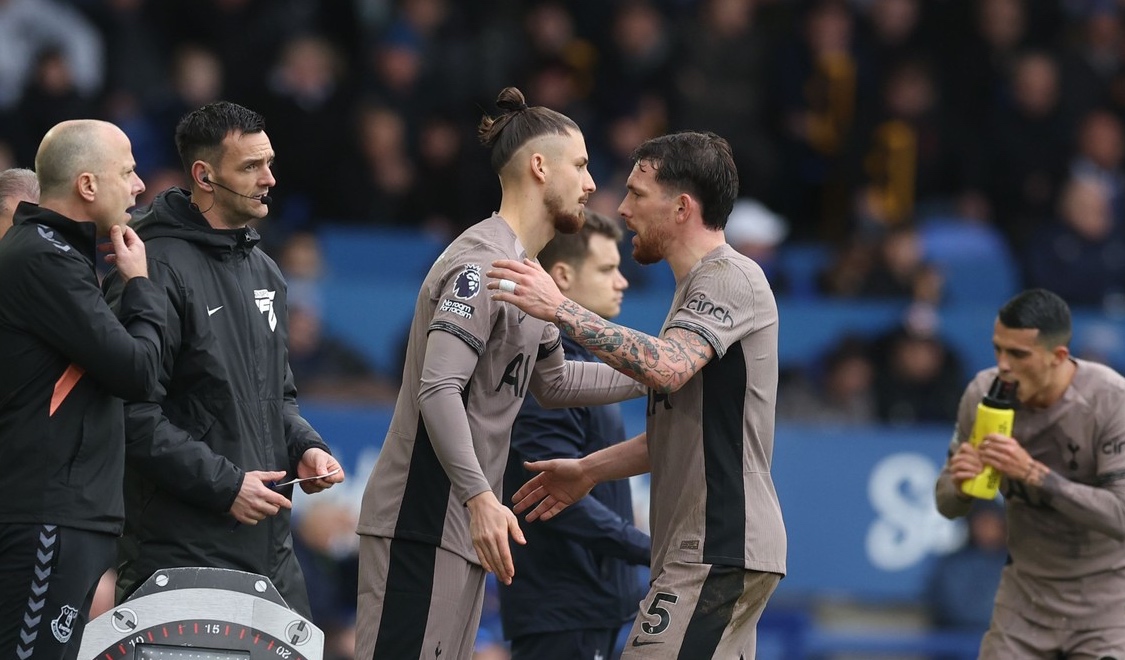 Englezii s-au convins de Radu Drăgușin, după doar 30 de minute jucate la Tottenham: ”Nu ne-ar surprinde”