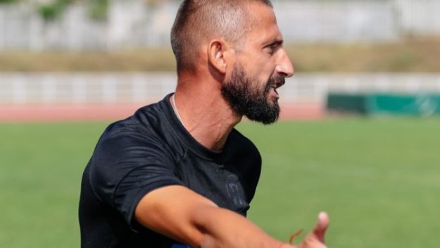 Un fost fotbalist de la Universitatea Craiova și FCSB, antrenor în prima ligă din țara sa