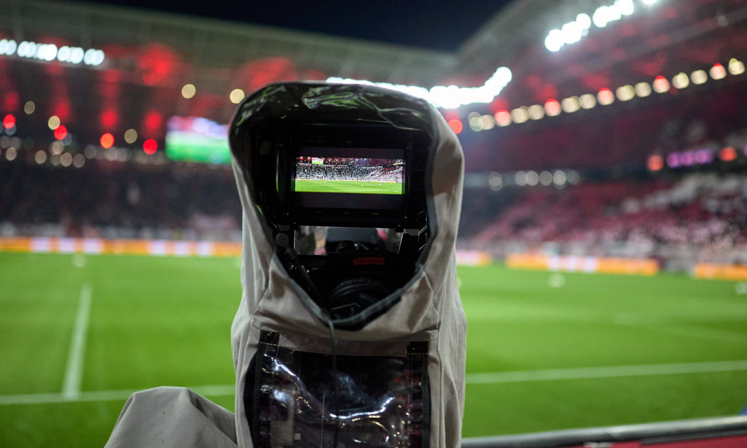 20.01.2024, Fußball, Männer, Bundesliga, 2023 2024, RB Leipzig - Bayer Leverkusen Blick durch den Sucher der TV-Kamera i