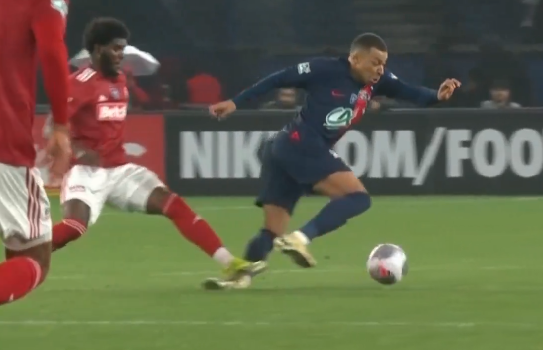 ”La închisoare!” Faultul care-i putea încheia cariera lui Mbappe. Decizia surprinzătoare a arbitrului! FOTO Imagini dure
