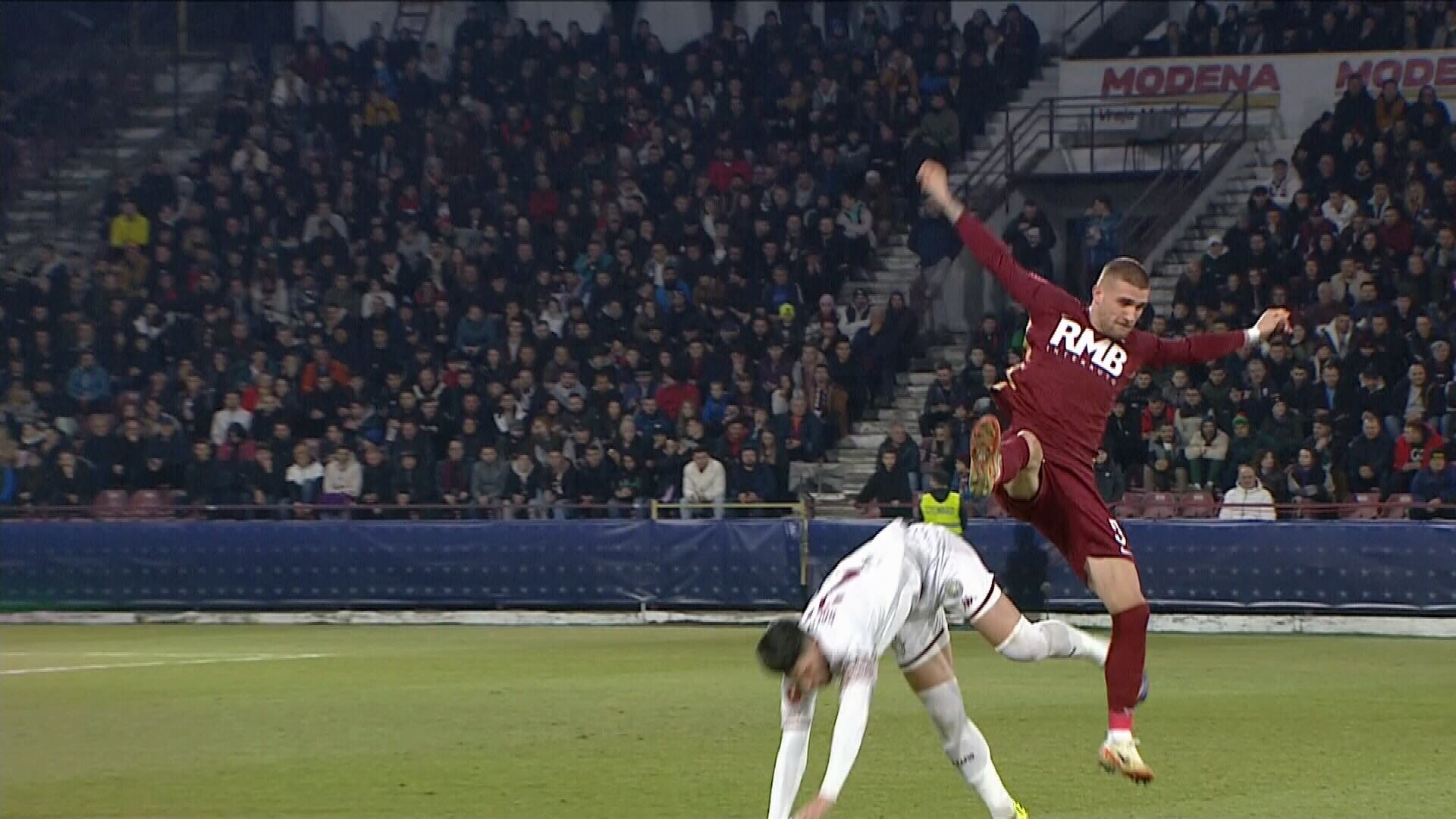 Prima reacție a lui Cristi Săpunaru, după ce a ieșit accidentat în meciul cu CFR Cluj