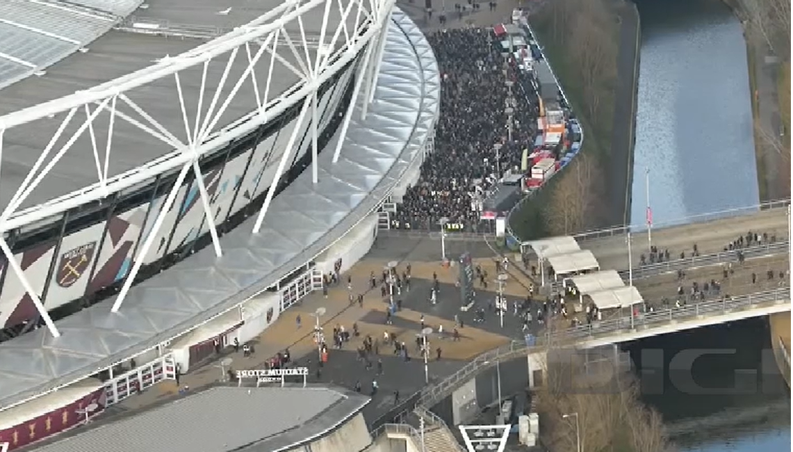 N-au mai suportat umilința! Fanii lui West Ham au plecat acasă înainte de pauza meciului cu Arsenal: ”Cea mai frumoasă imagine”