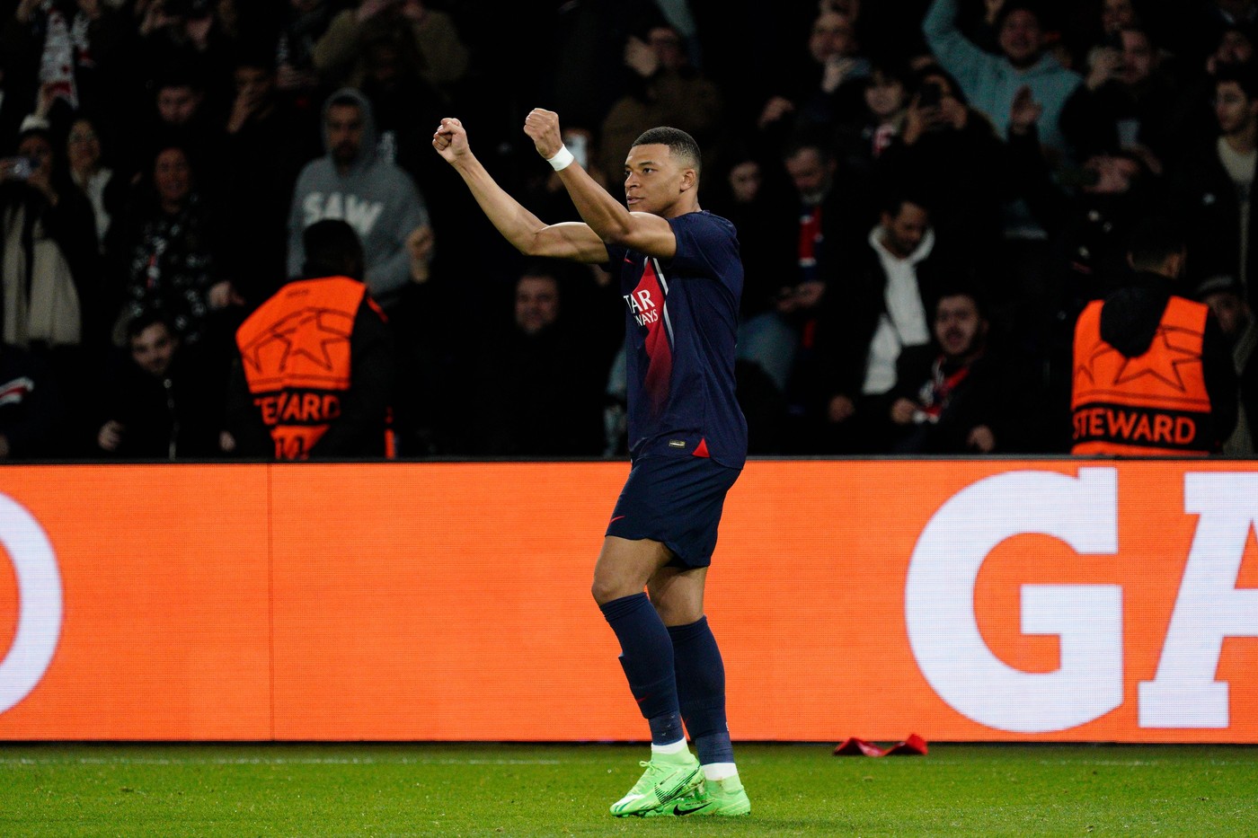 Kylian Mbappe a scris din nou istorie pentru PSG!