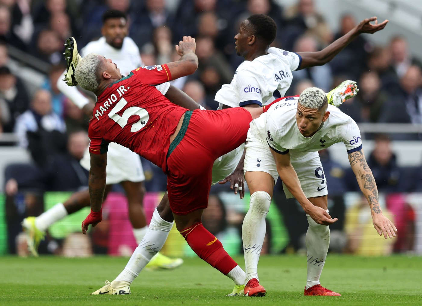 Tottenham - Wolverhampton 1-2. Eșec pentru trupa lui Postecoglou, cu Radu Drăgușin, rezervă neutilizată