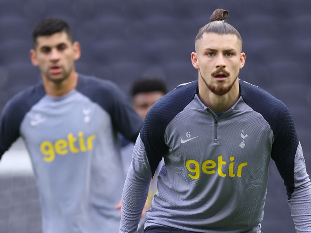 Unul din ”rivalii” lui Radu Drăgușin este noul căpitan de la Tottenham!