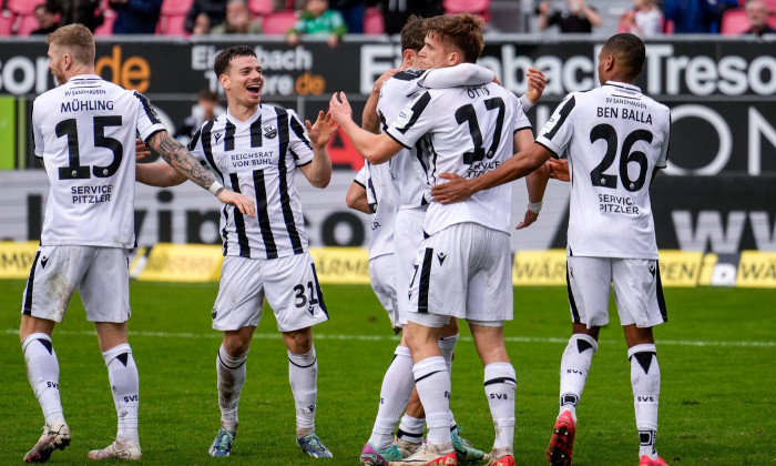 Spieler vom SV Sandhausen (SVS), jubeln über das Tor zum 6:3, Jubel, Torjubel, Torerfolg, celebrate the goal, goal, cele