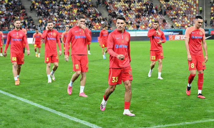 Fotbalistii stelisti Damjan Djokovic, Ionut Constantin Pantiru,David Raul Miculescu, Risto Radunovic, Ovidiu Marian Pope