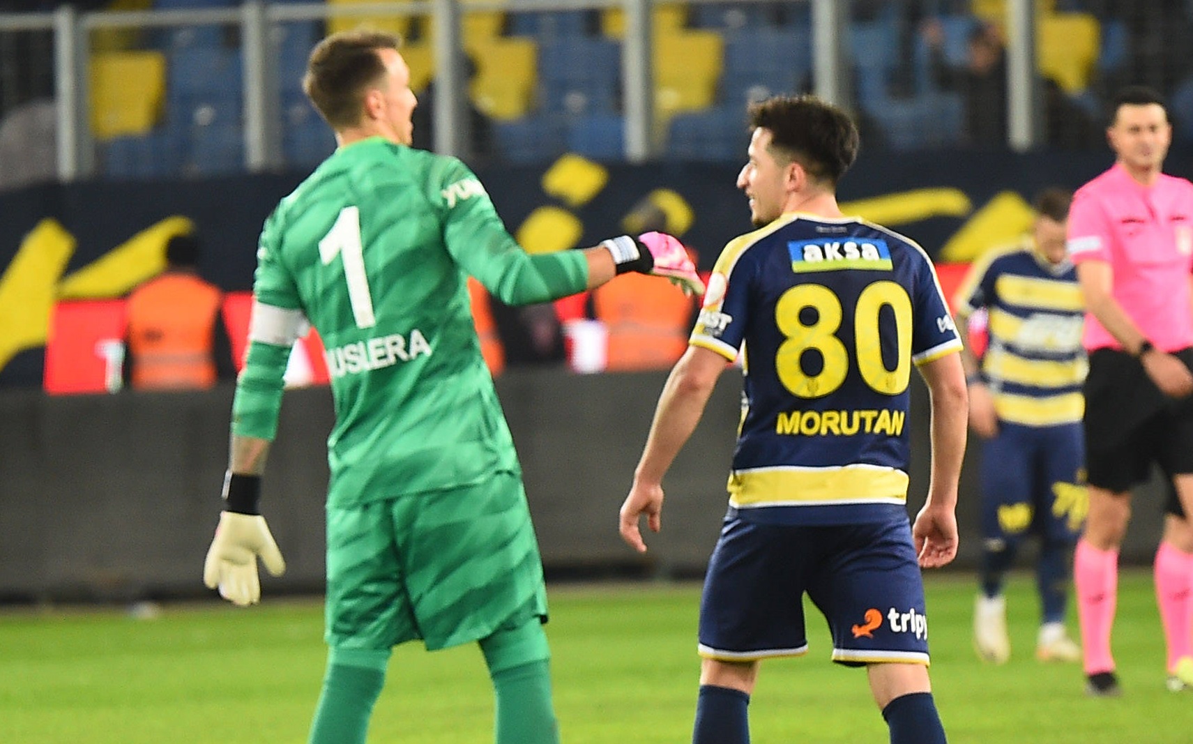 Turcii au răbufnit, după ce au văzut ce s-a întâmplat cu Moruțan: "A vândut meciul!"