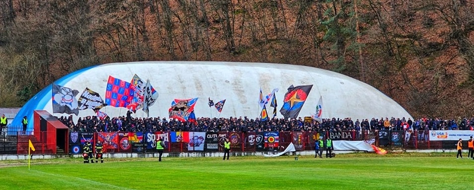 Fanii Stelei au făcut spectacol la meciul cu Reșița! Elevii lui Daniel Oprița au pierdut cu 1-3