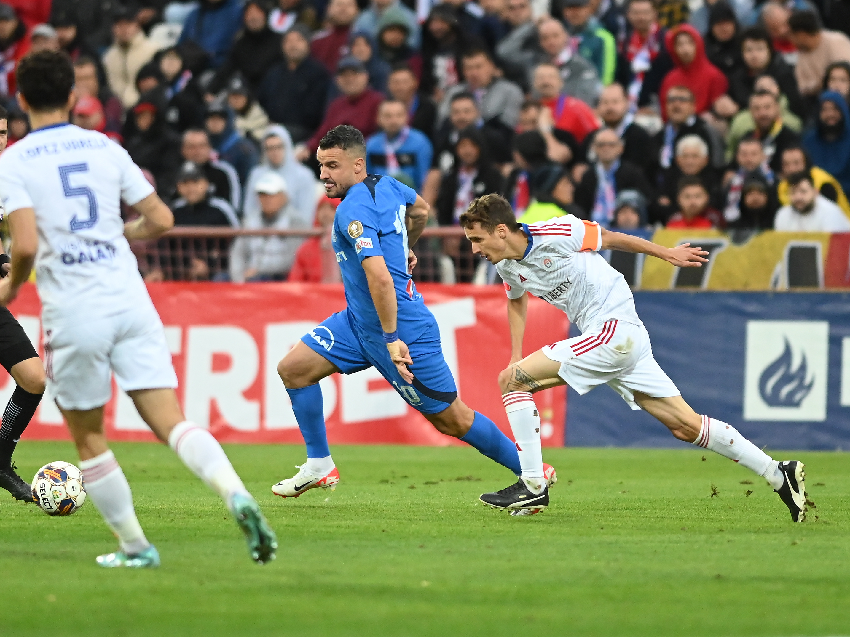 Farul - Oțelul 1-0, ACUM pe Digi Sport 1. Campioana marchează, după ce VAR-ul a acordat penalty