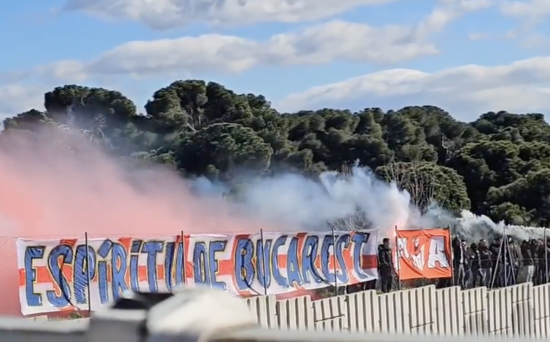 Ce surpriză: suporterii lui Atletico Madrid, apariție cu un banner special: ”Spiritul de la București”. Ce înseamnă