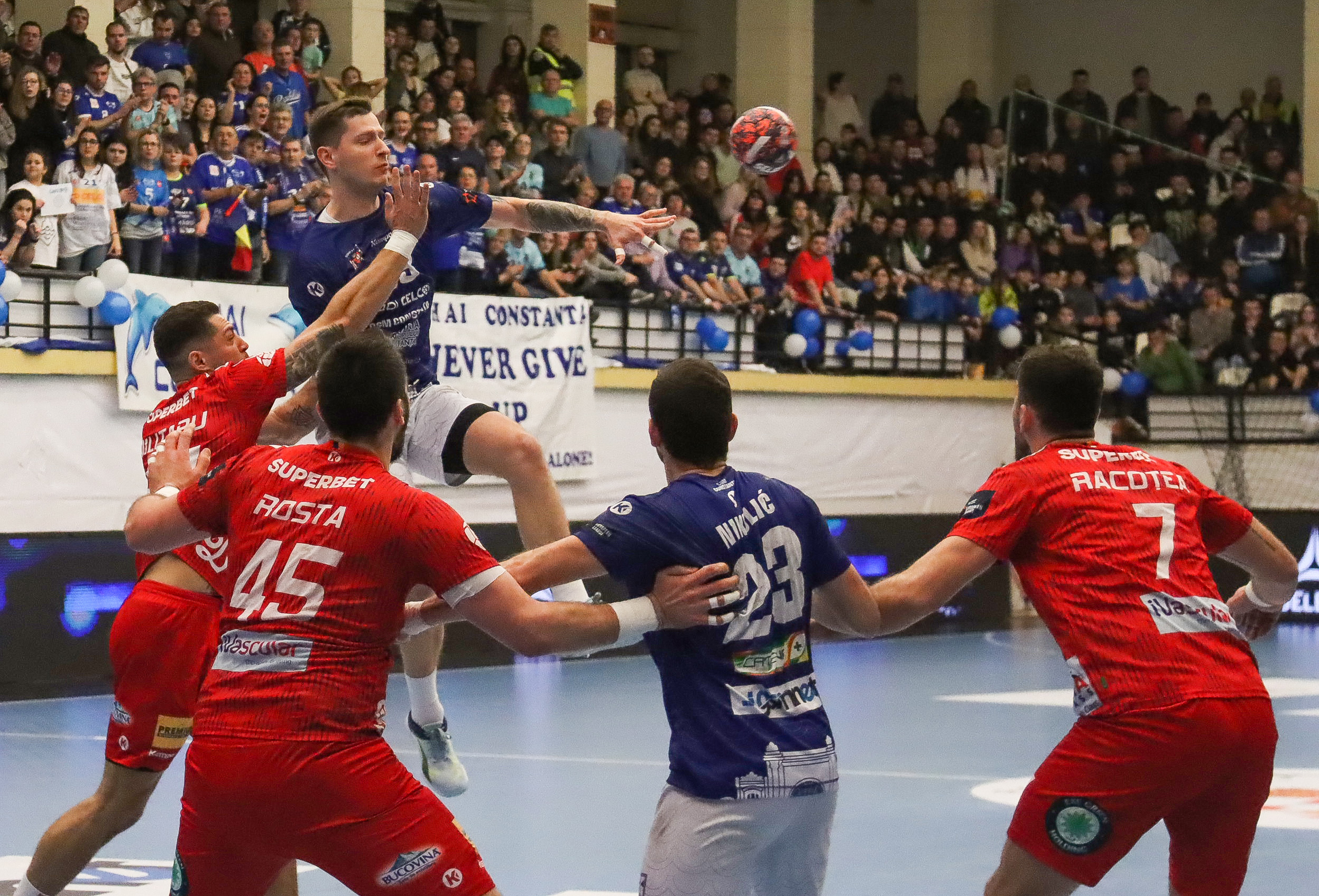 CSM Constanța - Dinamo 25-33. ”Dulăii” s-au calificat play-off-ul pentru ”sferturile” EHF European League
