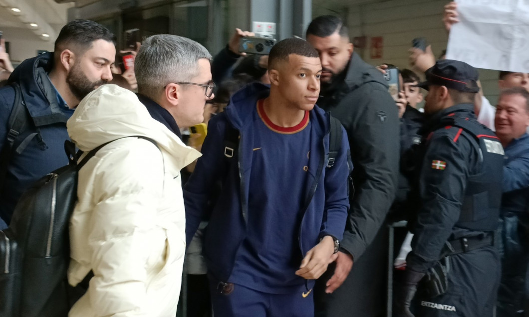 Mbappé on his arrival at San Sebastian airport (EAS)