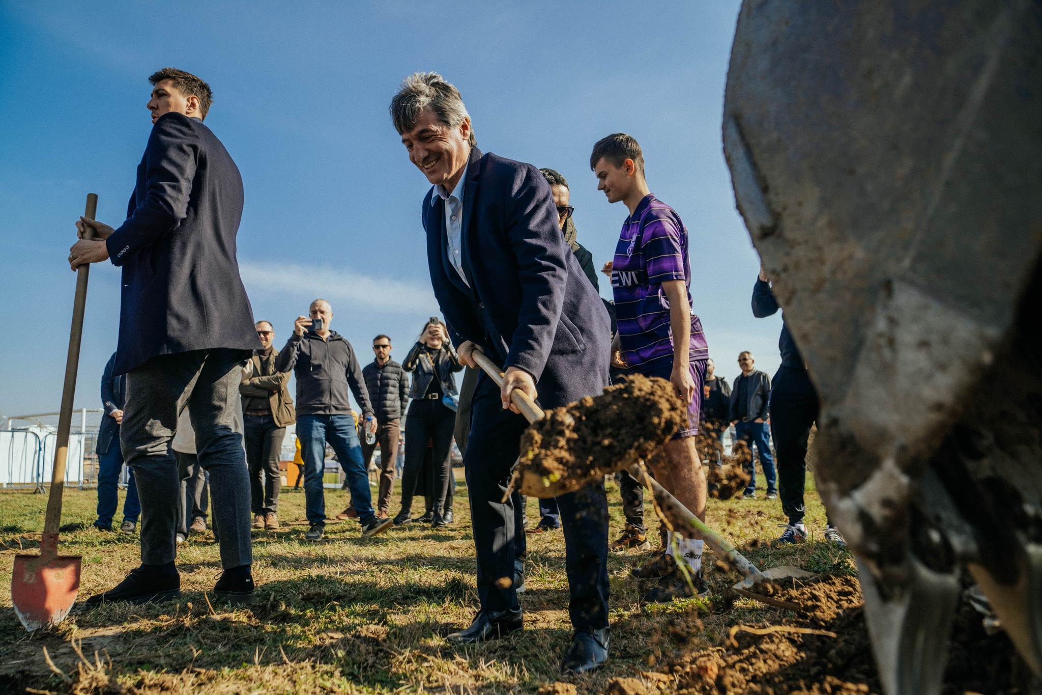 Au început lucrările la noul stadion: Iosif Rotariu și Costel Pantilimon au dat prima lopată