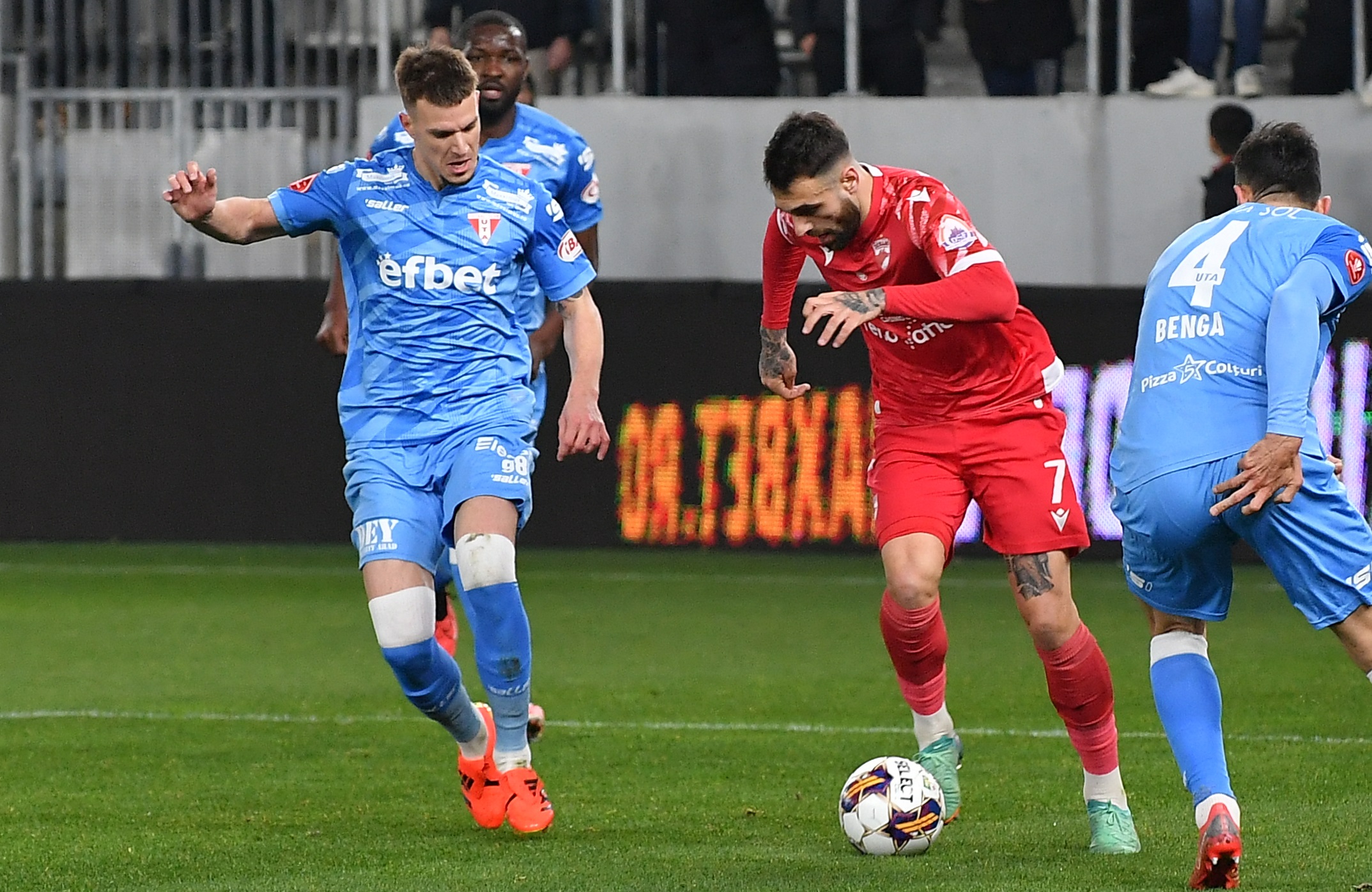 Dinamo - UTA Arad 1-0. ”Câinii” scapă de pe locul de retrogradare directă! Arădenii ratează play-off-ul