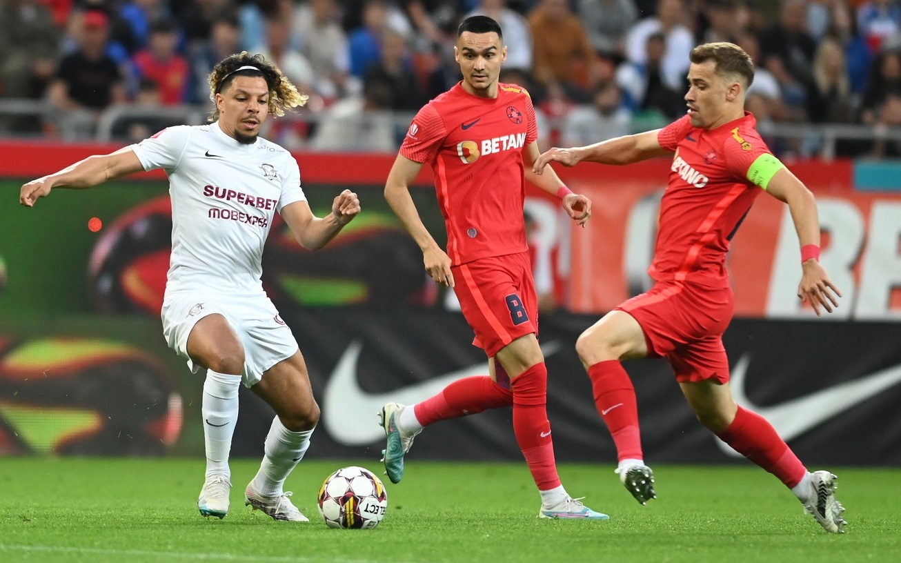 5 jucători de la Rapid - FCSB, urmăriți pentru export