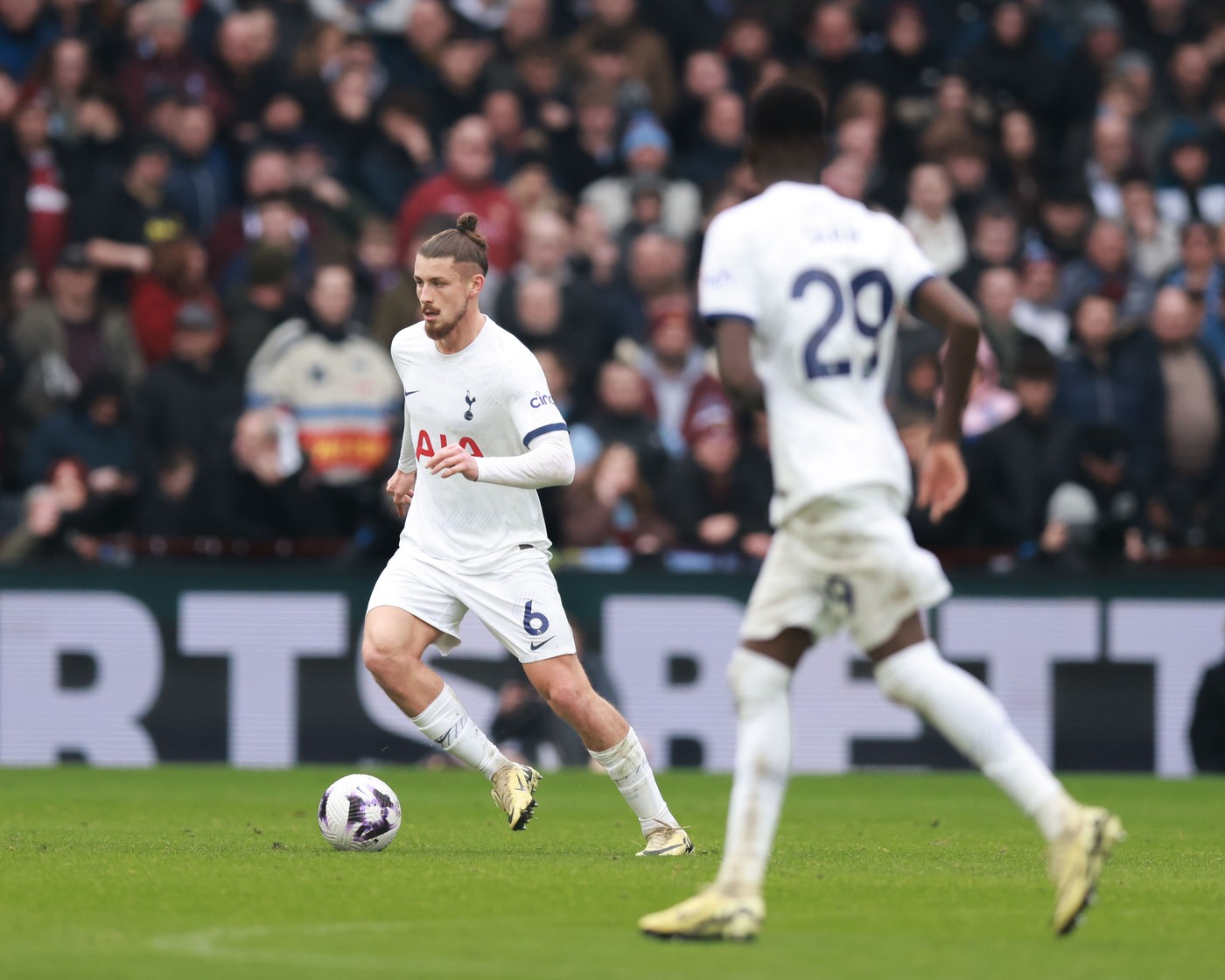 Nota primită de Radu Drăgușin pentru evoluția din Aston Villa - Tottenham. Șanse mari să urmeze prima titularizare