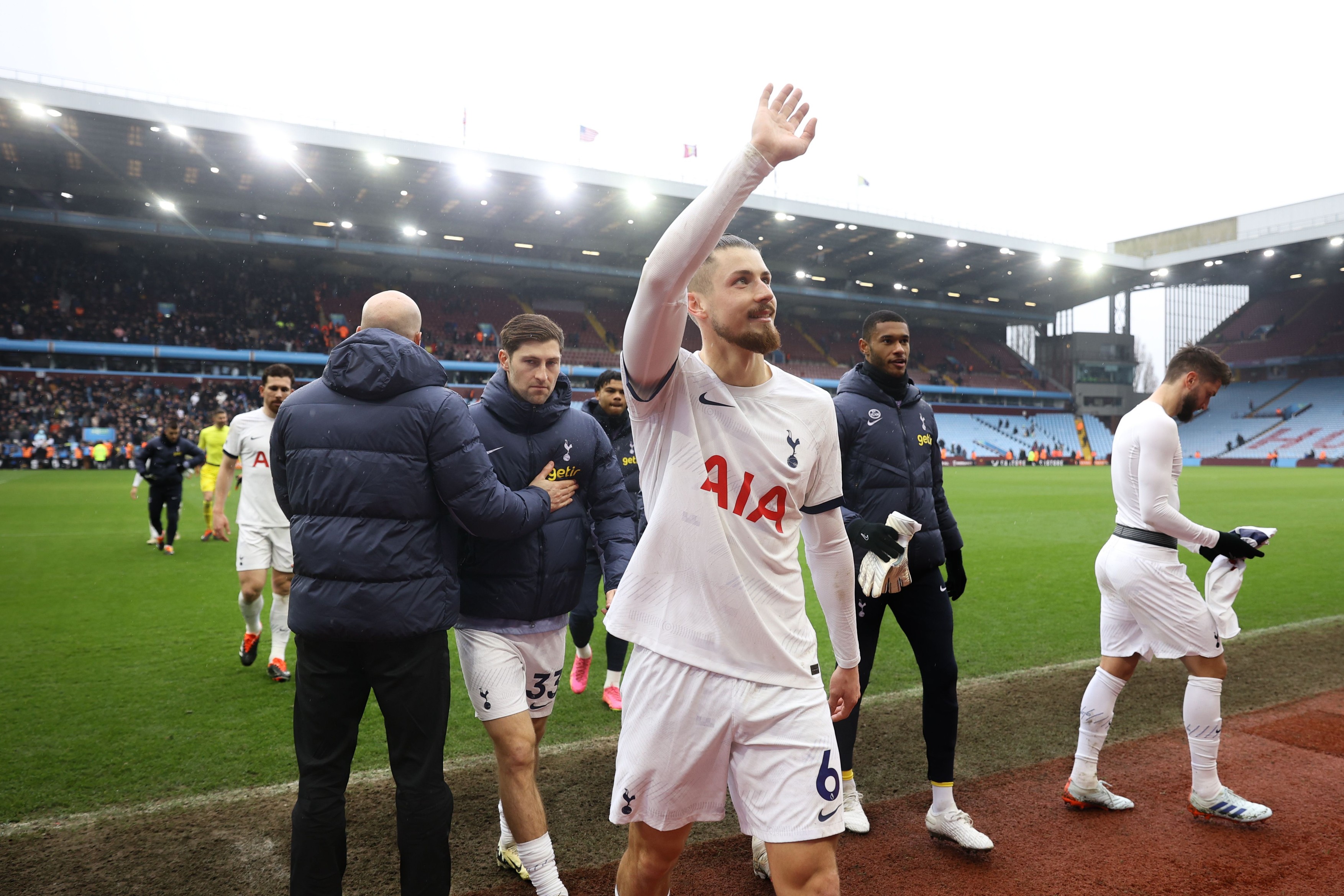 Radu Drăgușin și Tottenham joacă un ”rol vital” în lupta la titlu din Premier League!