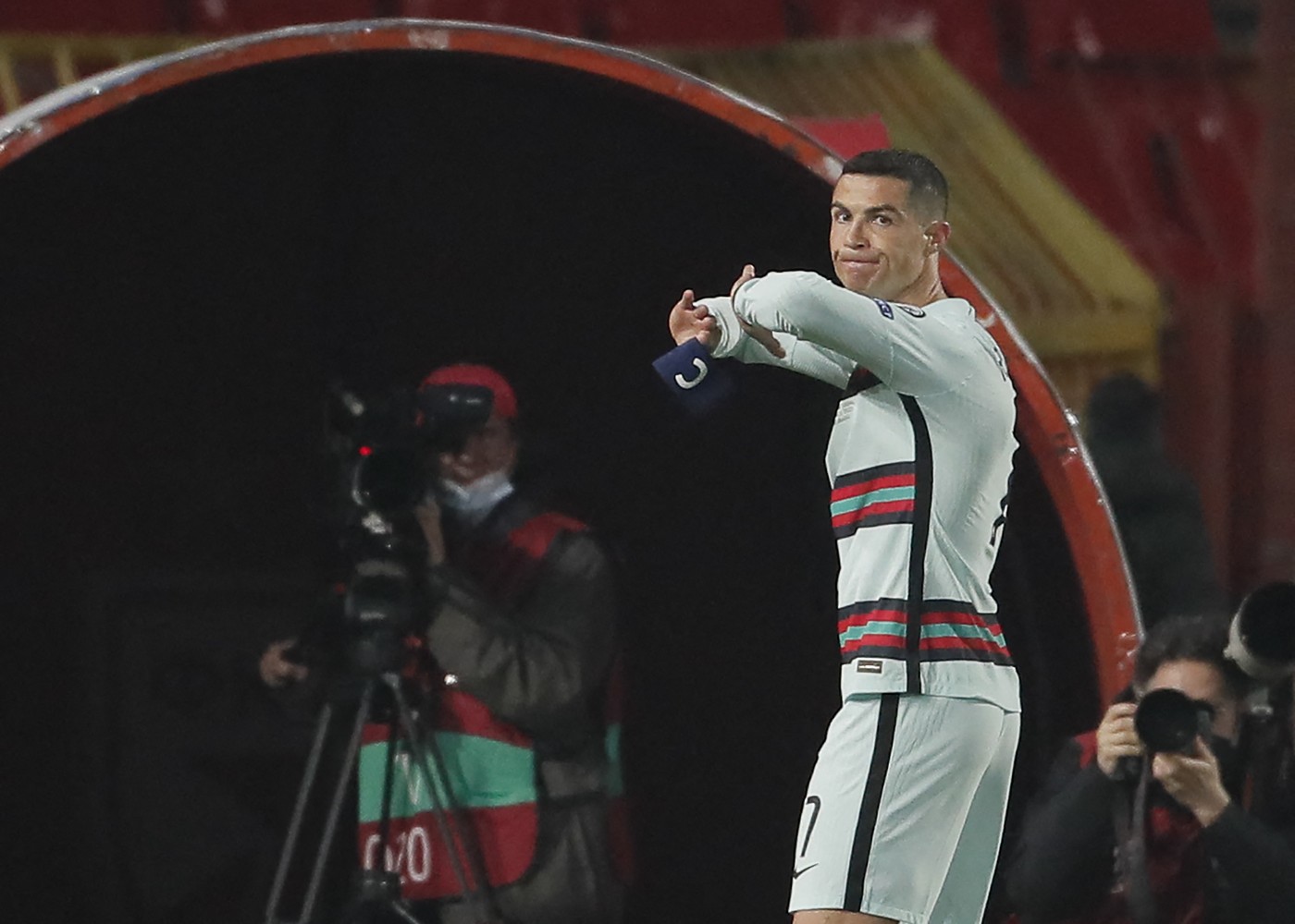Momentul în care Cristiano Ronaldo s-a dus la un român și i-a bătut obrazul în față: ”N-ai avut încredere. Vezi?”
