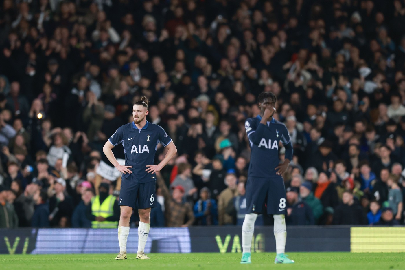 ”Desființat” și umilit cu meme-uri de fani, Radu Drăgușin nu a fost nici pe departe cel mai slab de la Tottenham. Nota primită