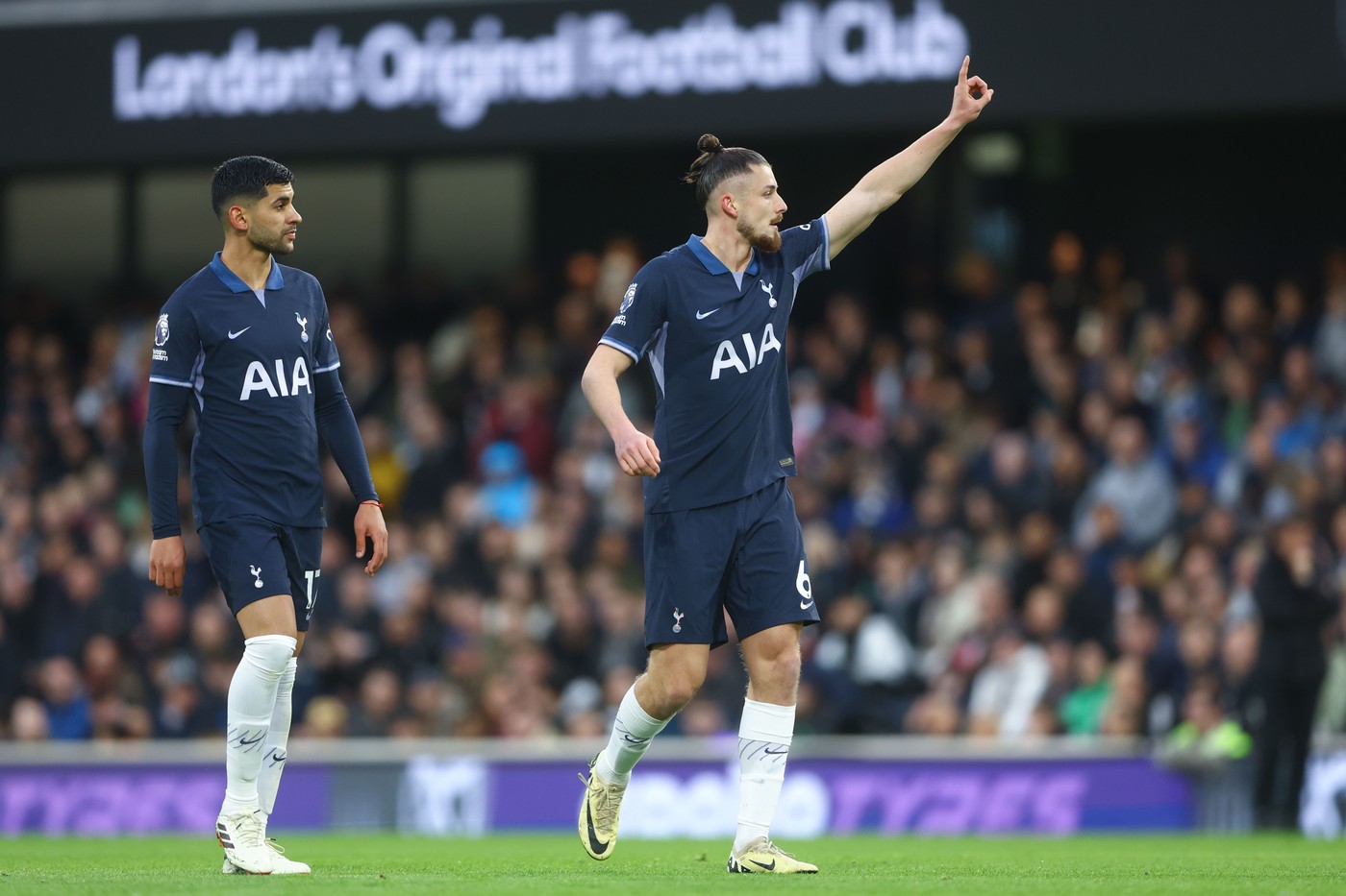 Tottenham a bifat două performanțe negative în primul meci al lui Radu Drăgușin ca titular