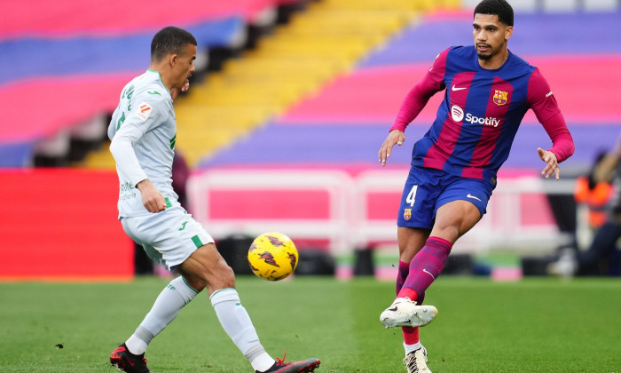 FC Barcelona, Barca Getafe CF. La Liga EA Sports match. Date 26 Ronald Araujo of FC Barcelona and Mason Greenwood of Get