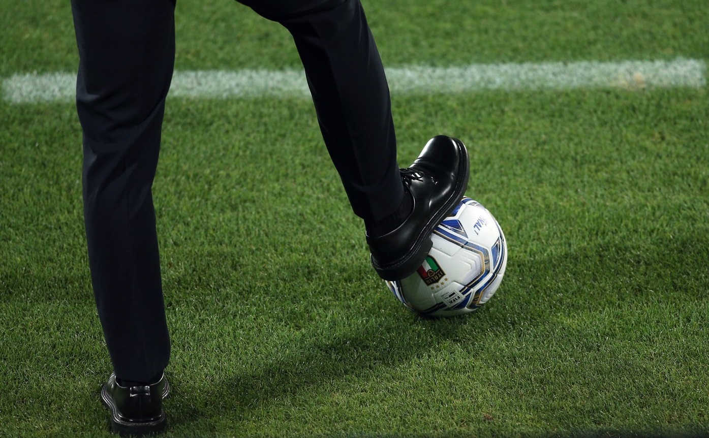 S-a aflat chiar înaintea meciului de la EURO: un antrenor român a fost interzis în fotbalul belgian!