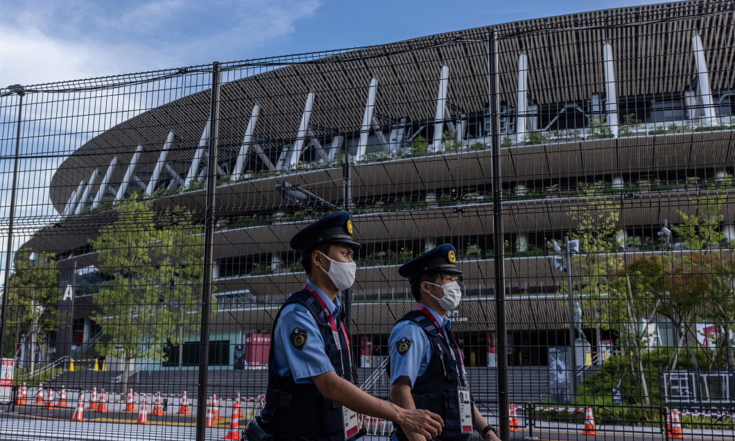 Forțele de poliție patrulează în jurul stadionului Olimpic din Tokyo