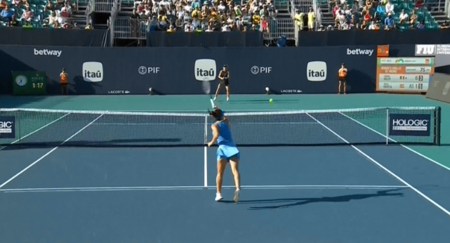 Simona Halep - Paula Badosa 6-1, 4-6, 2-2, ACUM, DGS1, la Miami Open. Partida se va decide în setul decisiv!