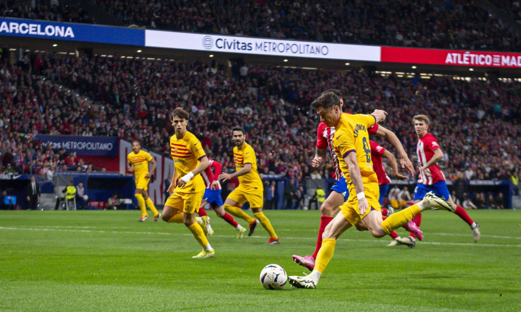 La Liga EA Sports 2023/2024: Atletico Madrid vs FC Barcelona, Barca Robert Lewandowski of FC Barcelona seen kicking the