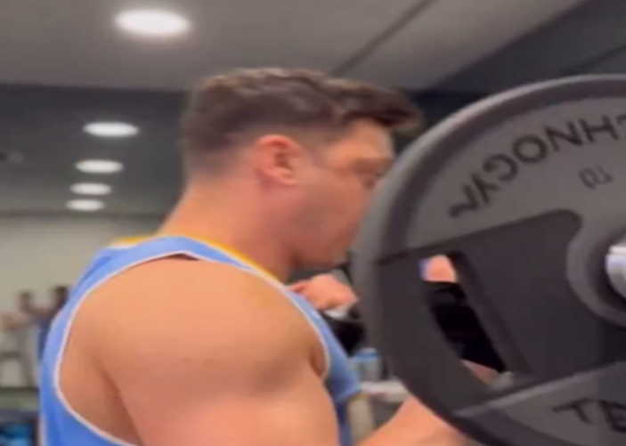Îl recunoști? S-a retras din fotbal în urmă cu un an, iar acum a devenit o ”bestie”