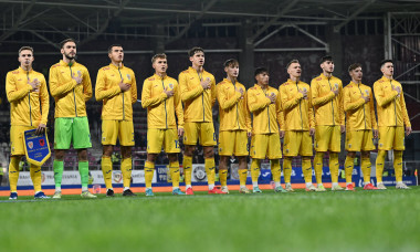 Fotbalistii romani la startul meciului de fotbal dintre Romania U21, U 21 si Albania U21, contand pentru Preliminariile
