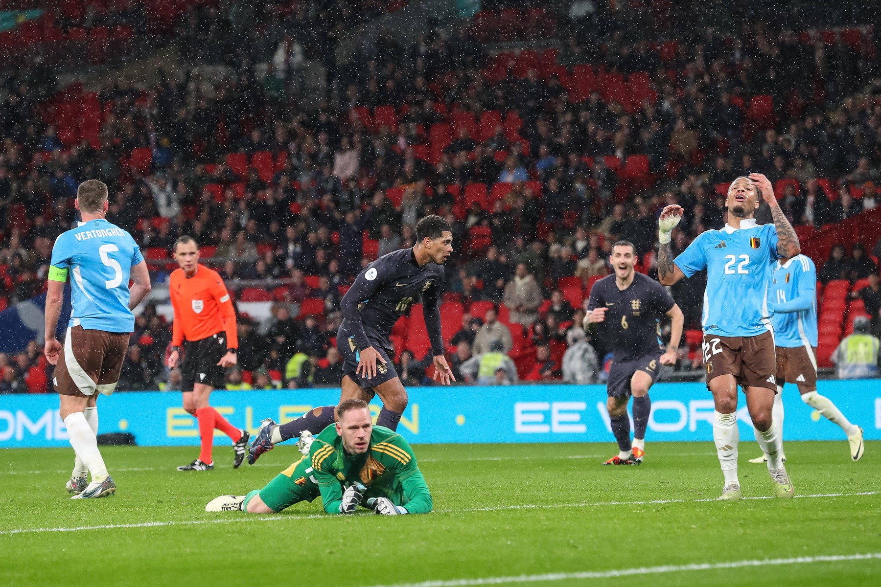Selecționer dezamăgit după remiza Anglia - Belgia 2-2. Gol marcat cu 5 secunde înainte de fluierul final