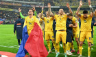 Fotbalistii romani Ianis Hagi, Denis Dragus, Denis Alibec si Andrei Burca saluta publicul dupa meciul de fotbal dintre R